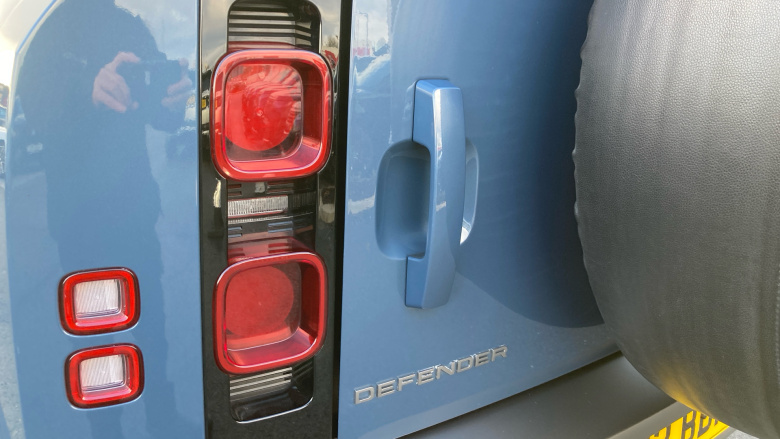 Land Rover Defender 3.0 D250 X-Dynamic SE 110 5dr Auto Diesel Estate